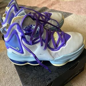 NIKE LeBron 19
Big Kids' Basketball Shoes
